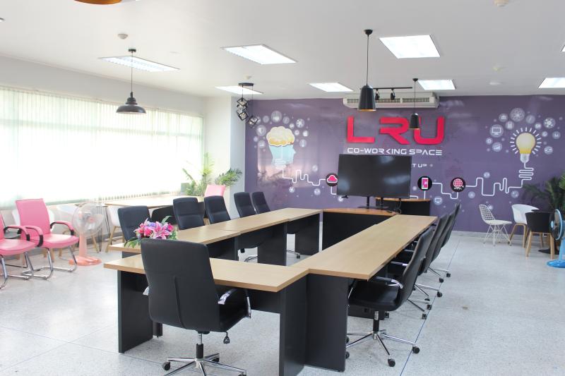 ห้องประชุม LRU Co-Working Space ชั้น 1 อาคารสหวิทยาการสารสนเทศ